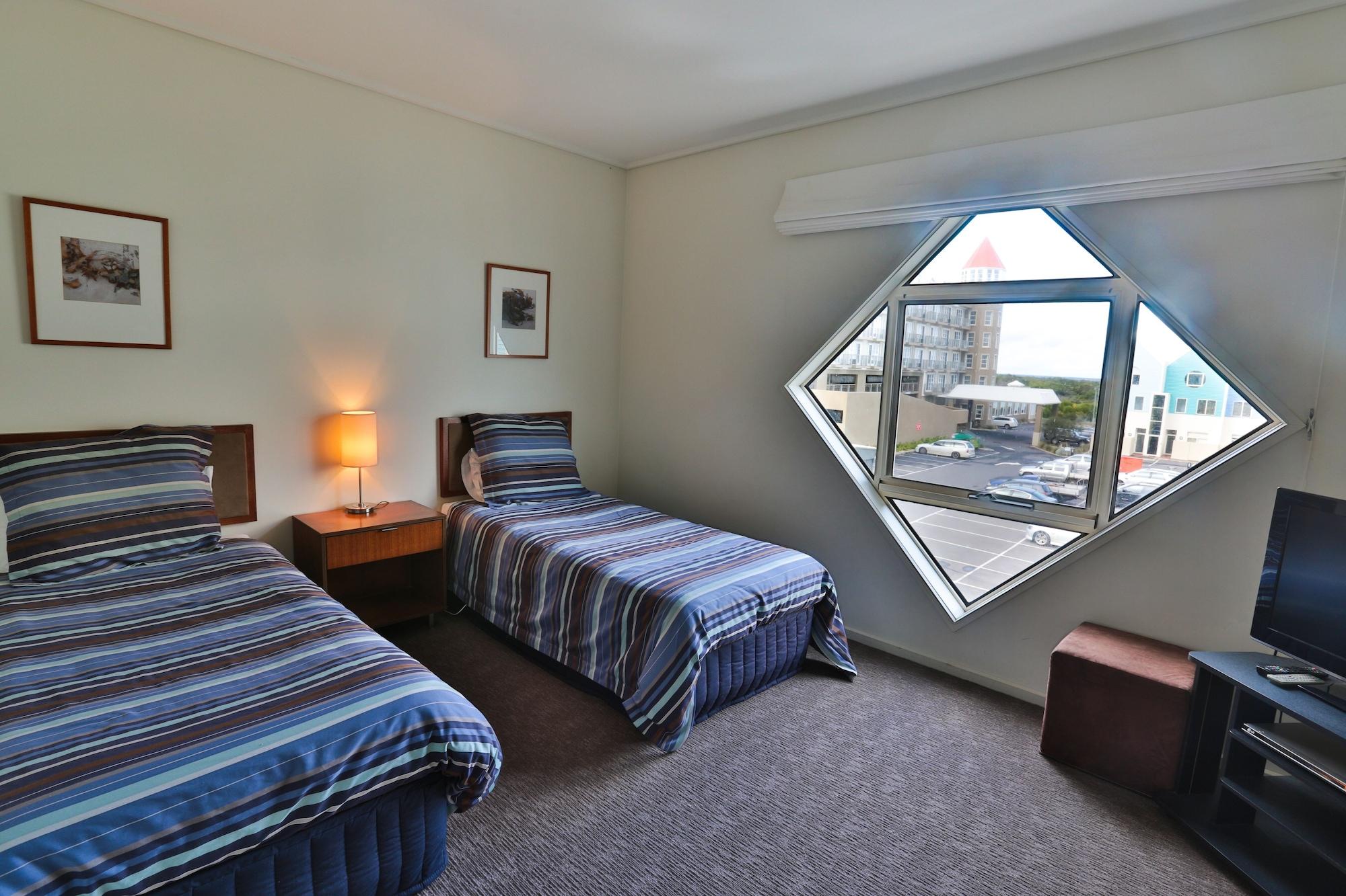 Lady Bay Resort Уорнъмбул Екстериор снимка