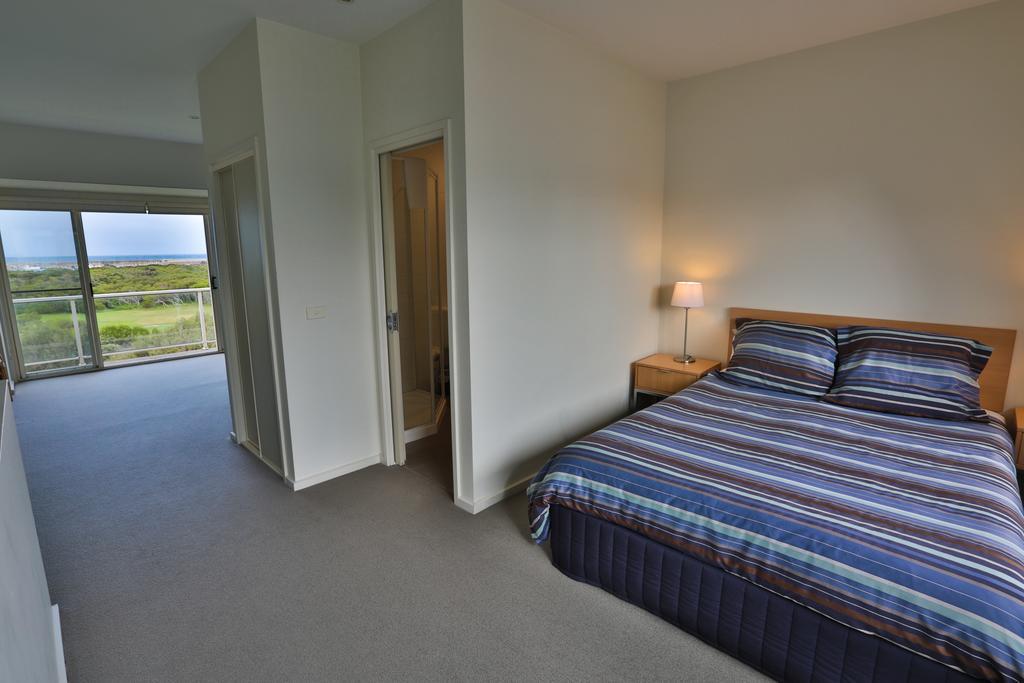 Lady Bay Resort Уорнъмбул Екстериор снимка